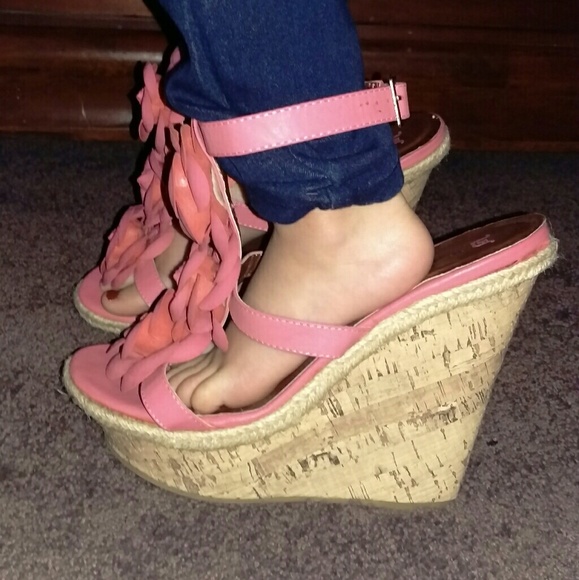 Shoes - Picture 4 of 4